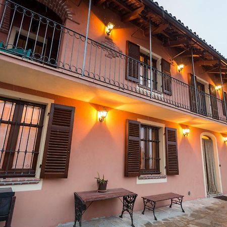 Relax Nel Noccioleto Guest House Novello Bagian luar foto