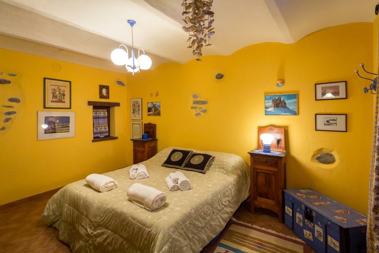 Relax Nel Noccioleto Guest House Novello Bagian luar foto