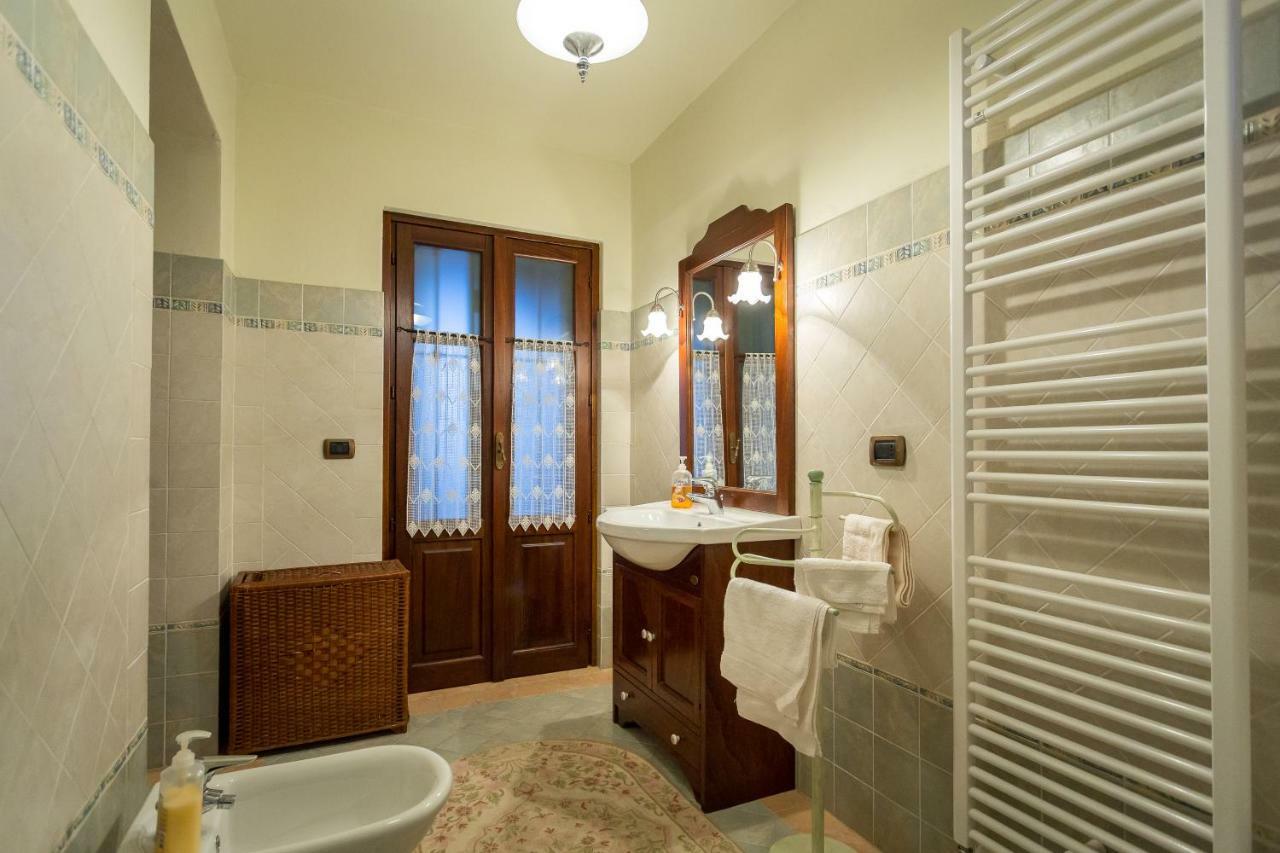 Relax Nel Noccioleto Guest House Novello Bagian luar foto