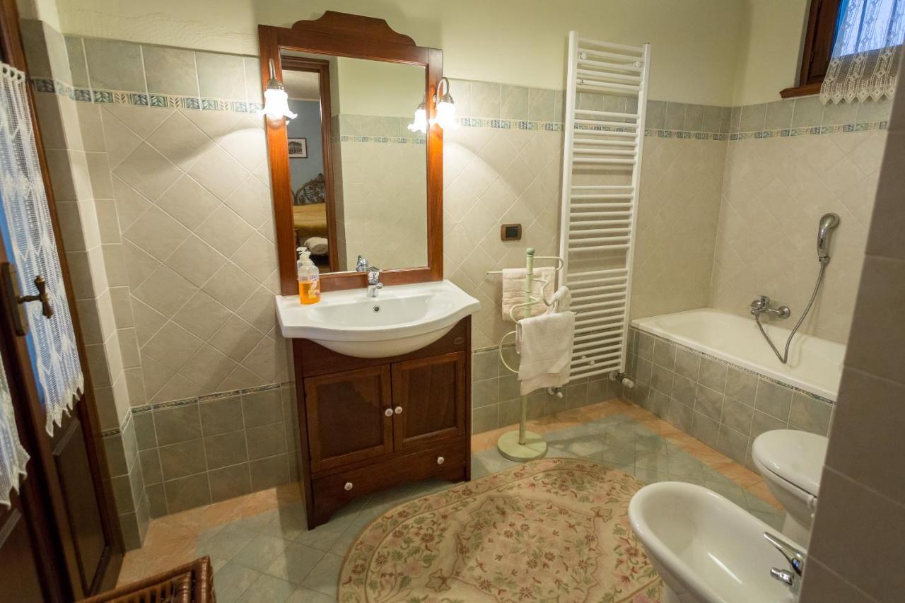 Relax Nel Noccioleto Guest House Novello Ruang foto